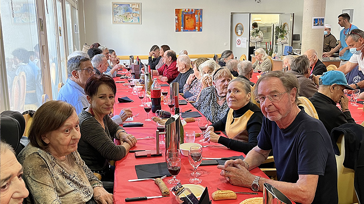 Repas autour du Beaujolais Nouveau pour nos résidents de la Bastide de Pégomas