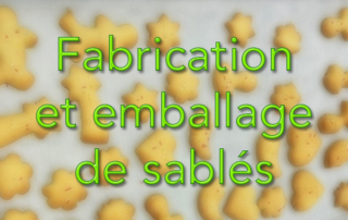 Fabrication et emballage de sablés par nos résidents de la Bastide.
