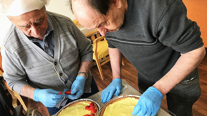 Atelier de pâtisserie pour nos résidents de la Bastide de Pégomas